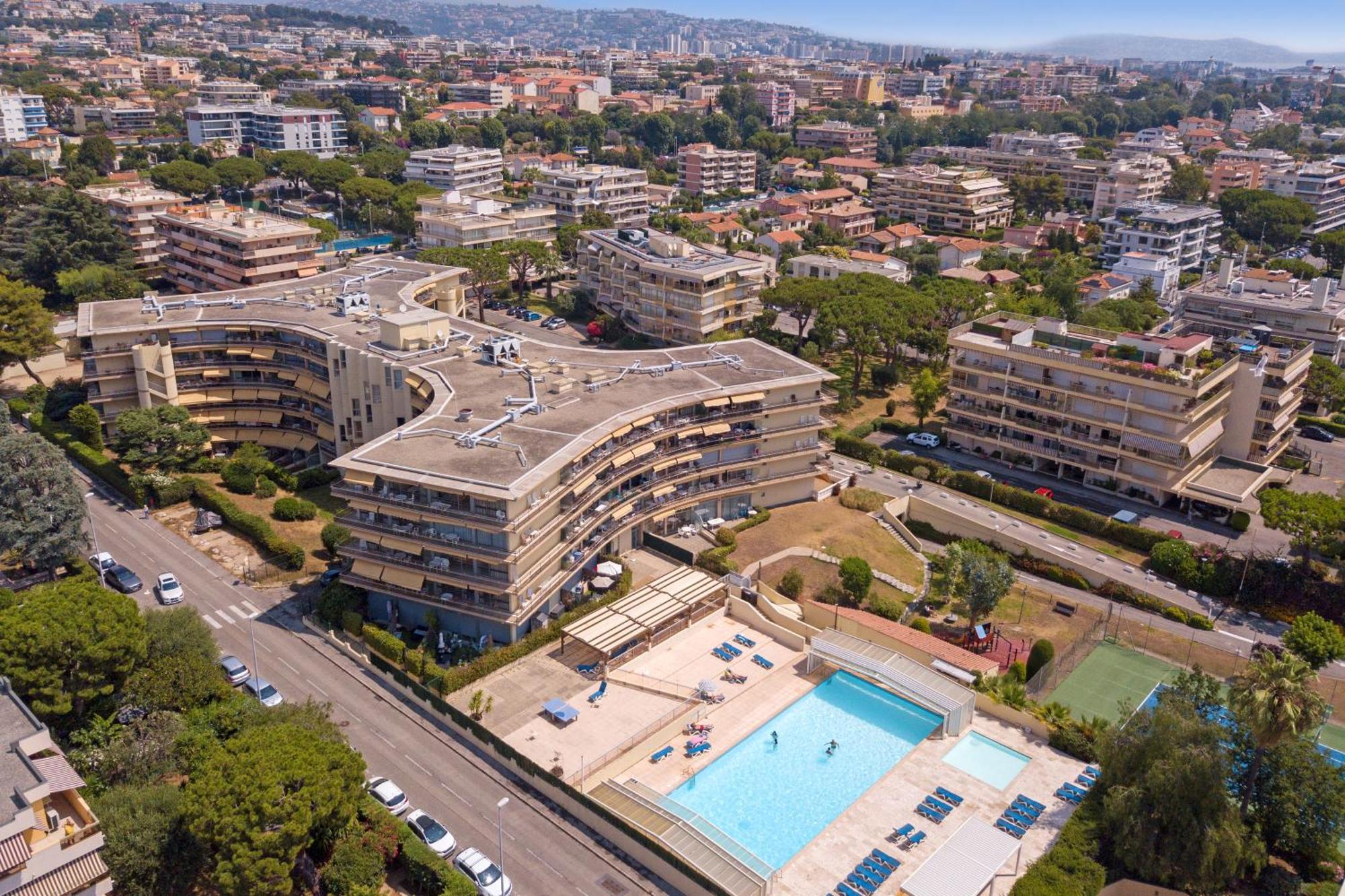 Residence Heliotel Marine Saint-Laurent-du-Var Exteriör bild