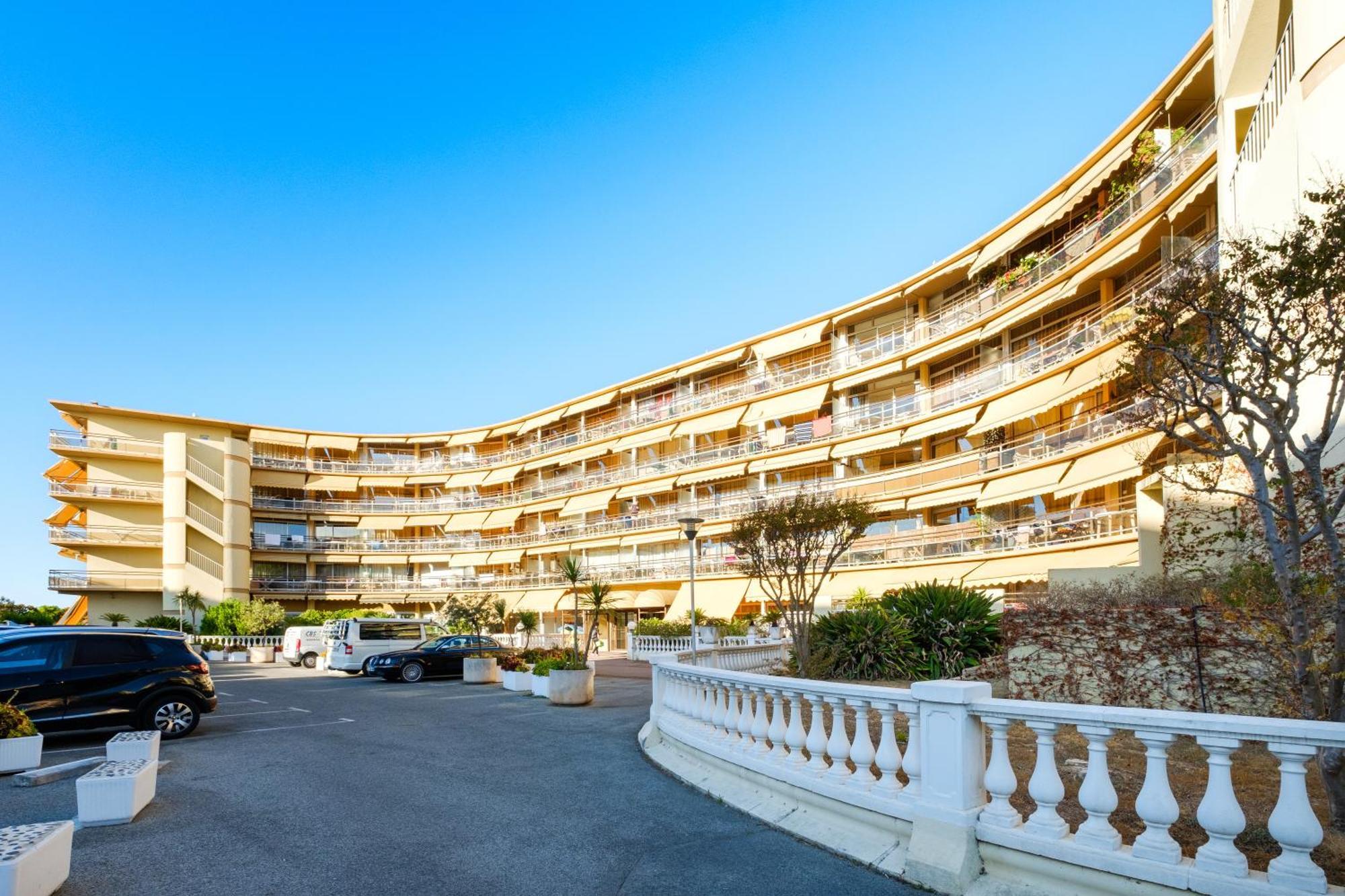 Residence Heliotel Marine Saint-Laurent-du-Var Exteriör bild